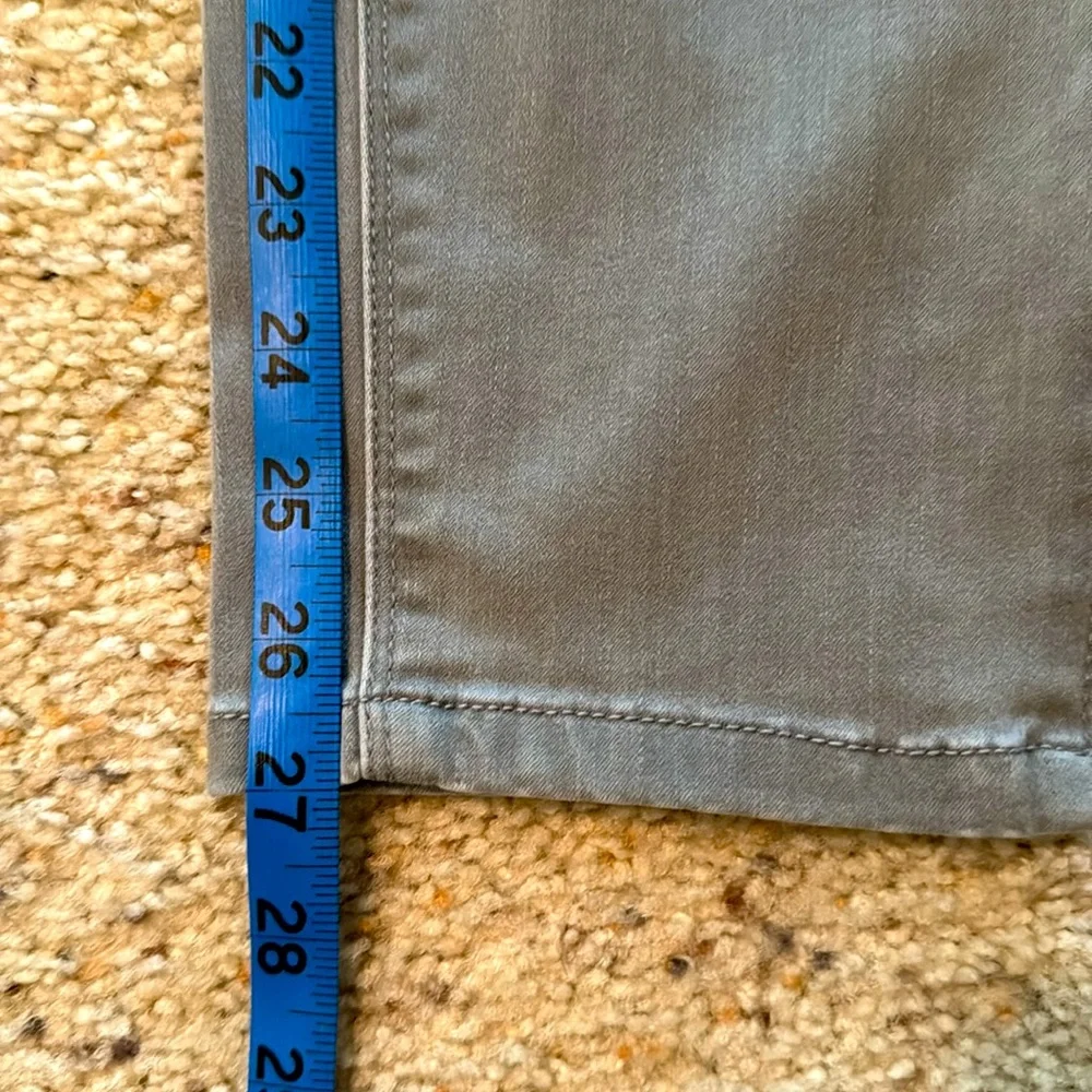 WHITE HOUSE BLACK MARKET light grey jeans. Size 8. - Picture 5 of 7